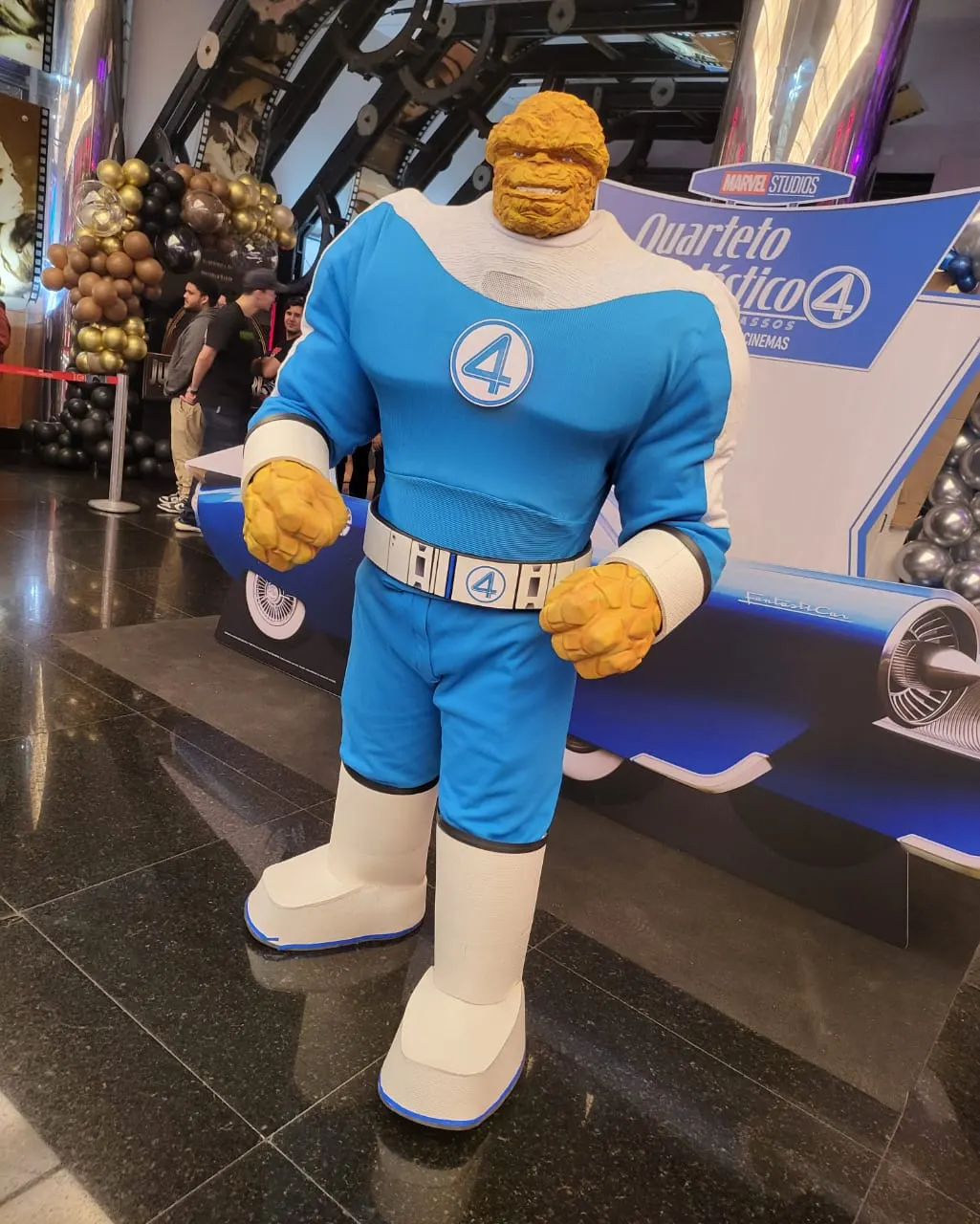 Apresentação de Quarteto Fantástico Personagem Vivo com figurino realista para eventos