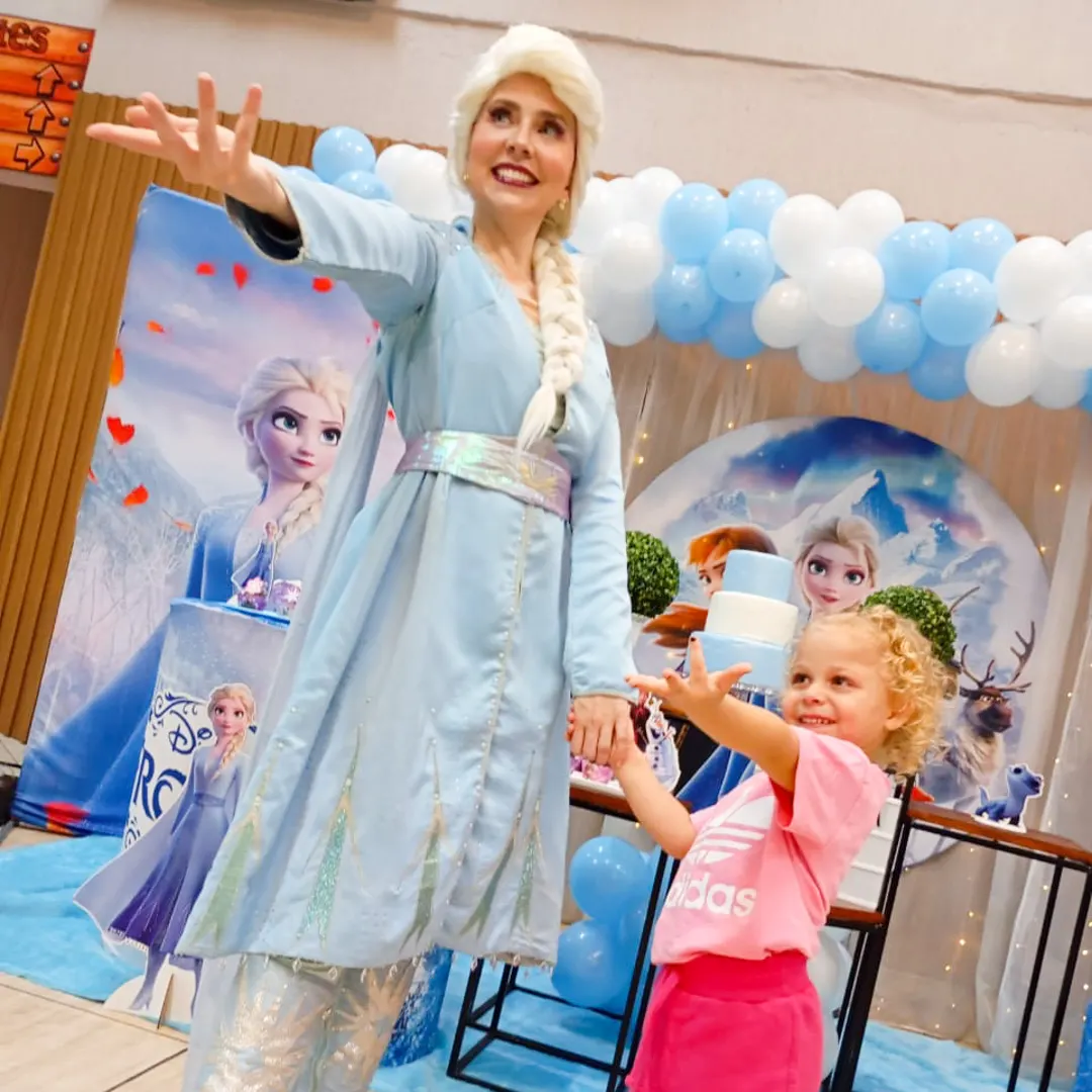 Apresentação temática e show exclusivo de Elsa Personagem Vivo para eventos infantis em SP