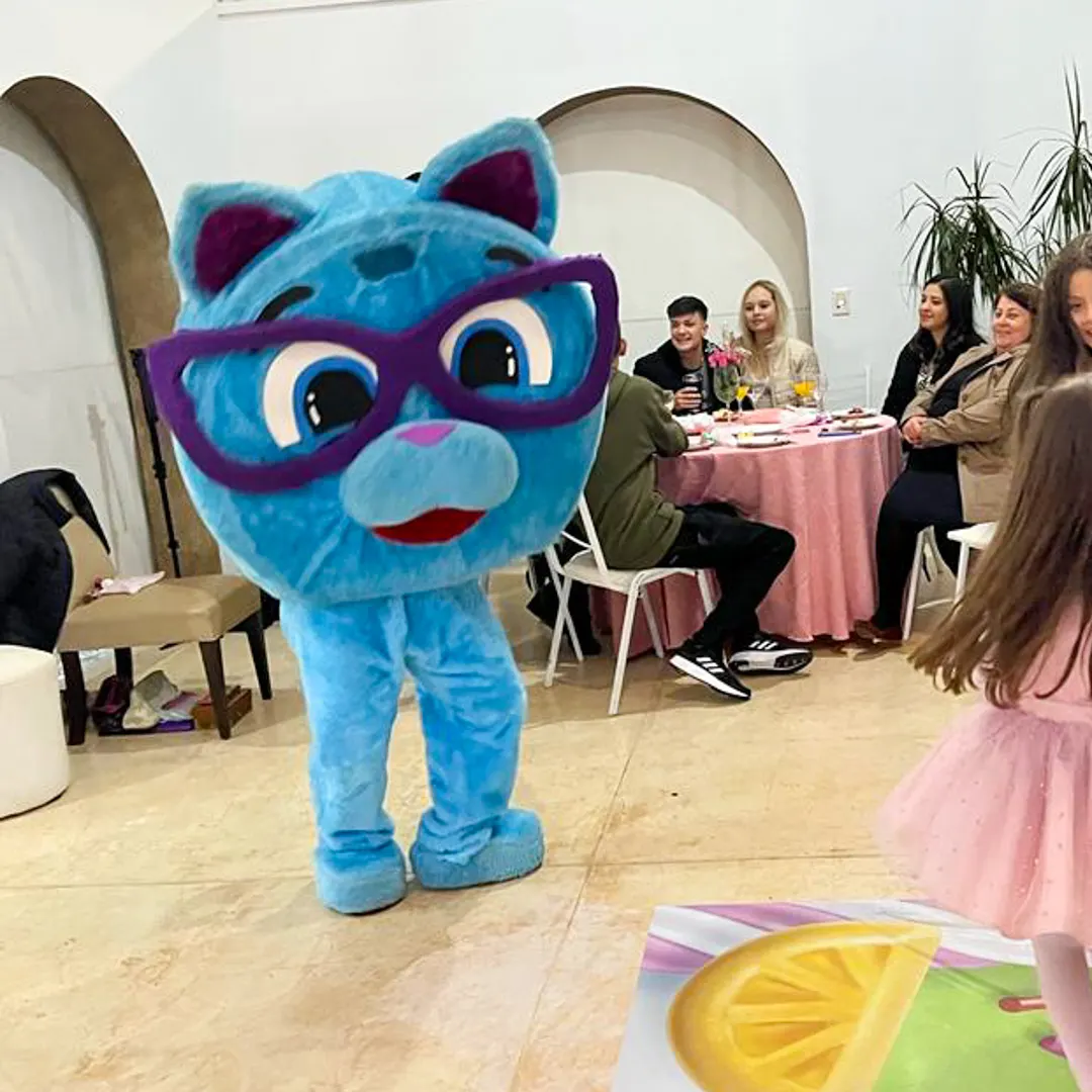 Ator profissional caracterizado como Bolofofos Personagem Vivo com figurino cinematográfico de luxo Ator profissional caracterizado como Bolofofos Personagem Vivo com figurino cinematográfico de luxo