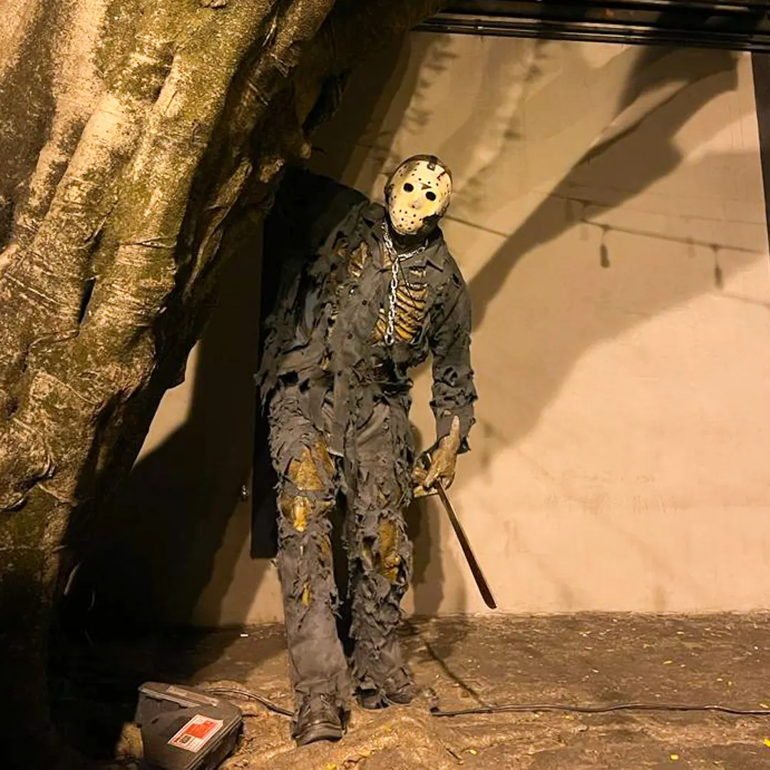 Ator profissional caracterizado como Jason Personagem Vivo para eventos temáticos em SP Ator profissional caracterizado como Jason Personagem Vivo para eventos temáticos em SP