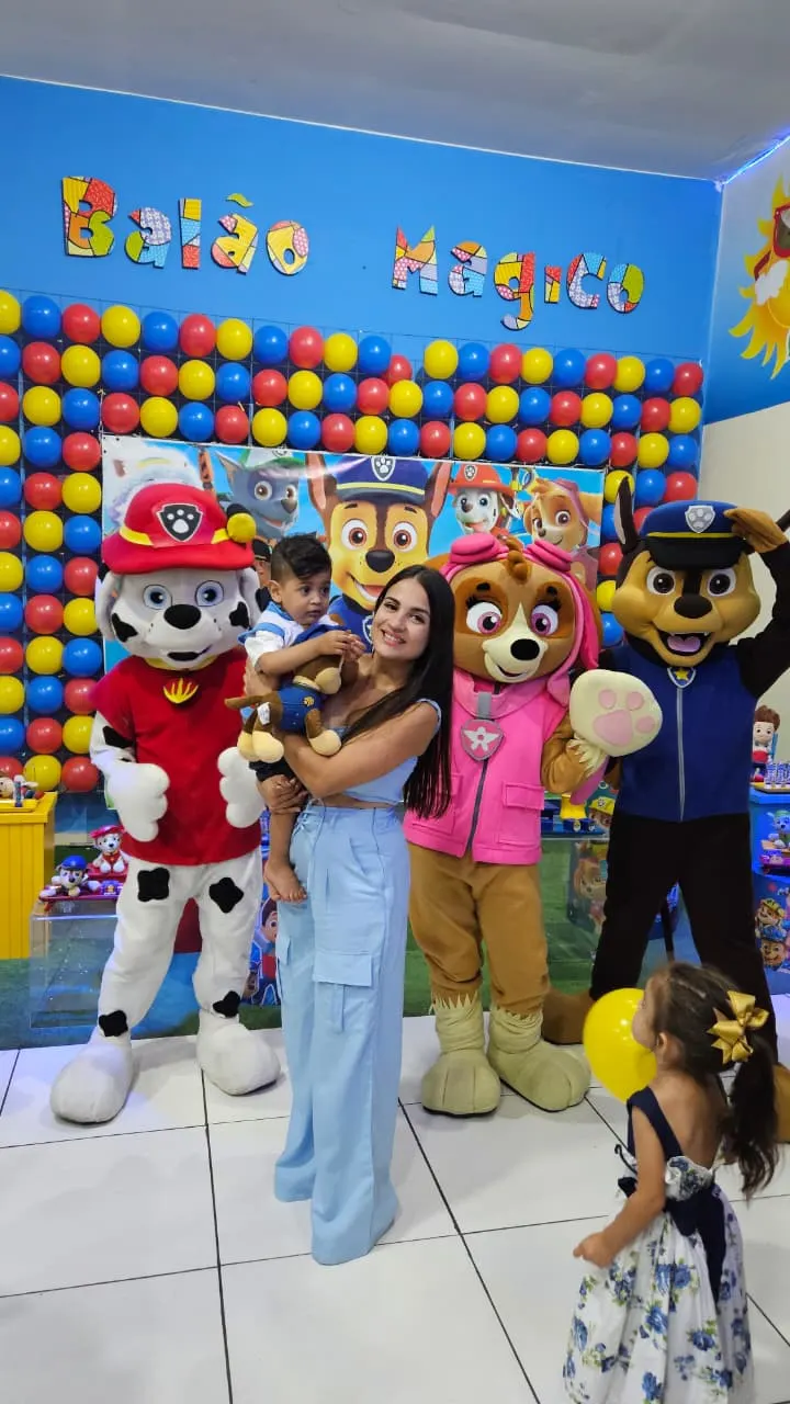 Atores caracterizados como Patrulha Canina em evento infantil em São Paulo Atores caracterizados como Patrulha Canina em evento infantil em São Paulo