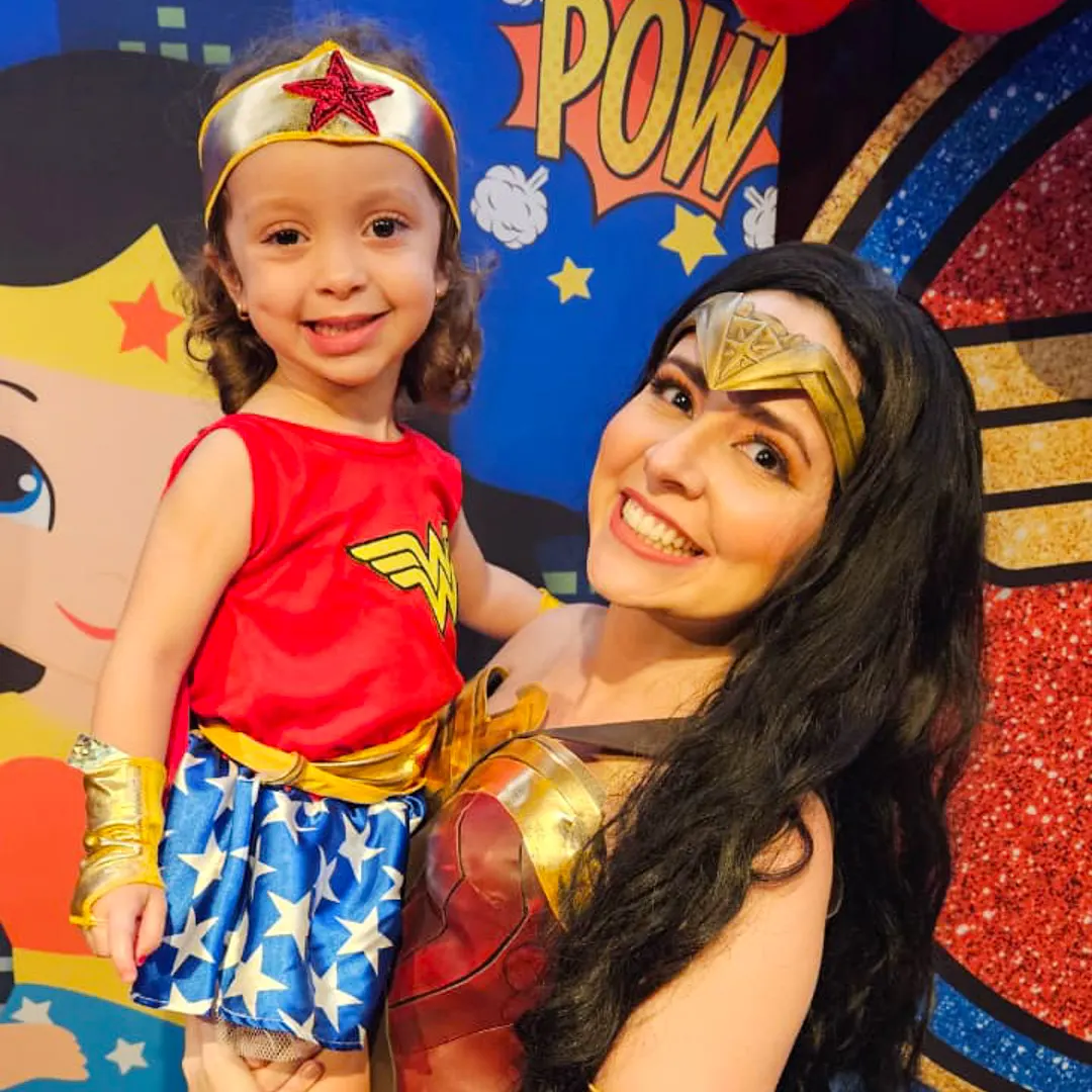 Atores fantasiados de heróis em festa infantil no bairro Santa Paula São Caetano Atores fantasiados de heróis em festa infantil no bairro Santa Paula São Caetano