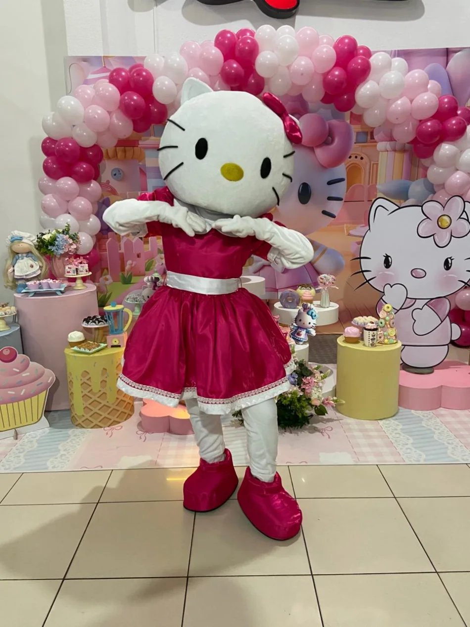 Atração de Hello Kitty Personagem Vivo interagindo com crianças em festa em São Paulo