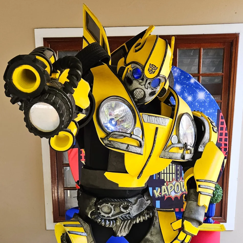 Atração de personagem vivo Bumblebee em festa infantil em Alphaville Atração de personagem vivo Bumblebee em festa infantil em Alphaville