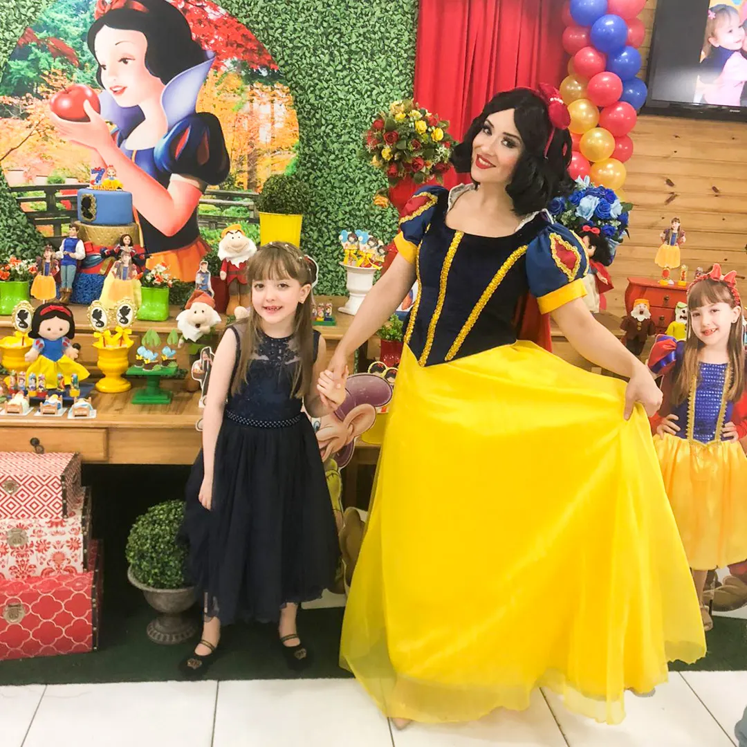Atriz interpretando Princesa ao contratar Personagens Vivos para Festa Infantil em Mairiporã