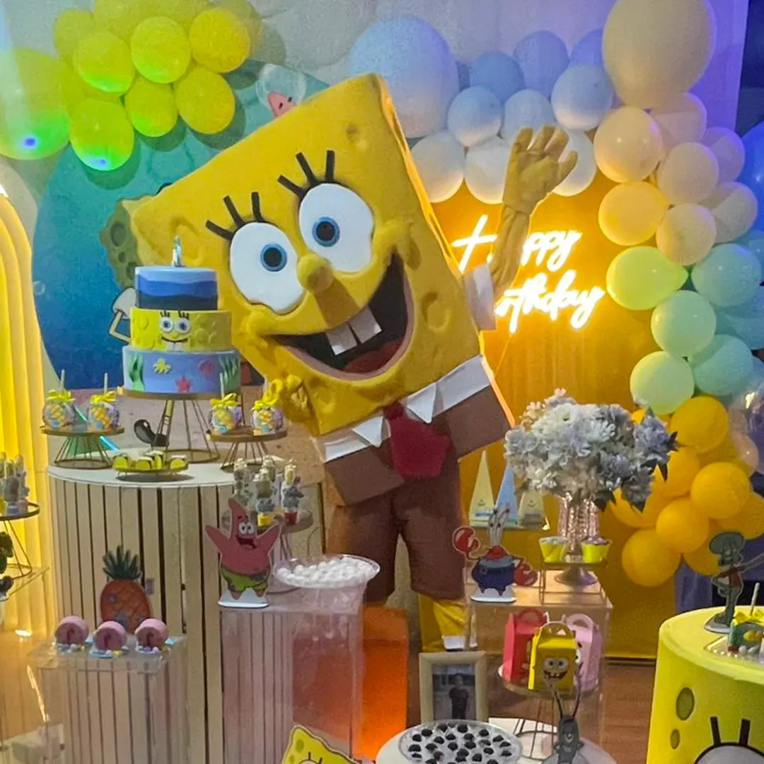 Bob Esponja personagem vivo em festa infantil na cidade de Sao Paulo Bob Esponja personagem vivo em festa infantil na cidade de Sao Paulo
