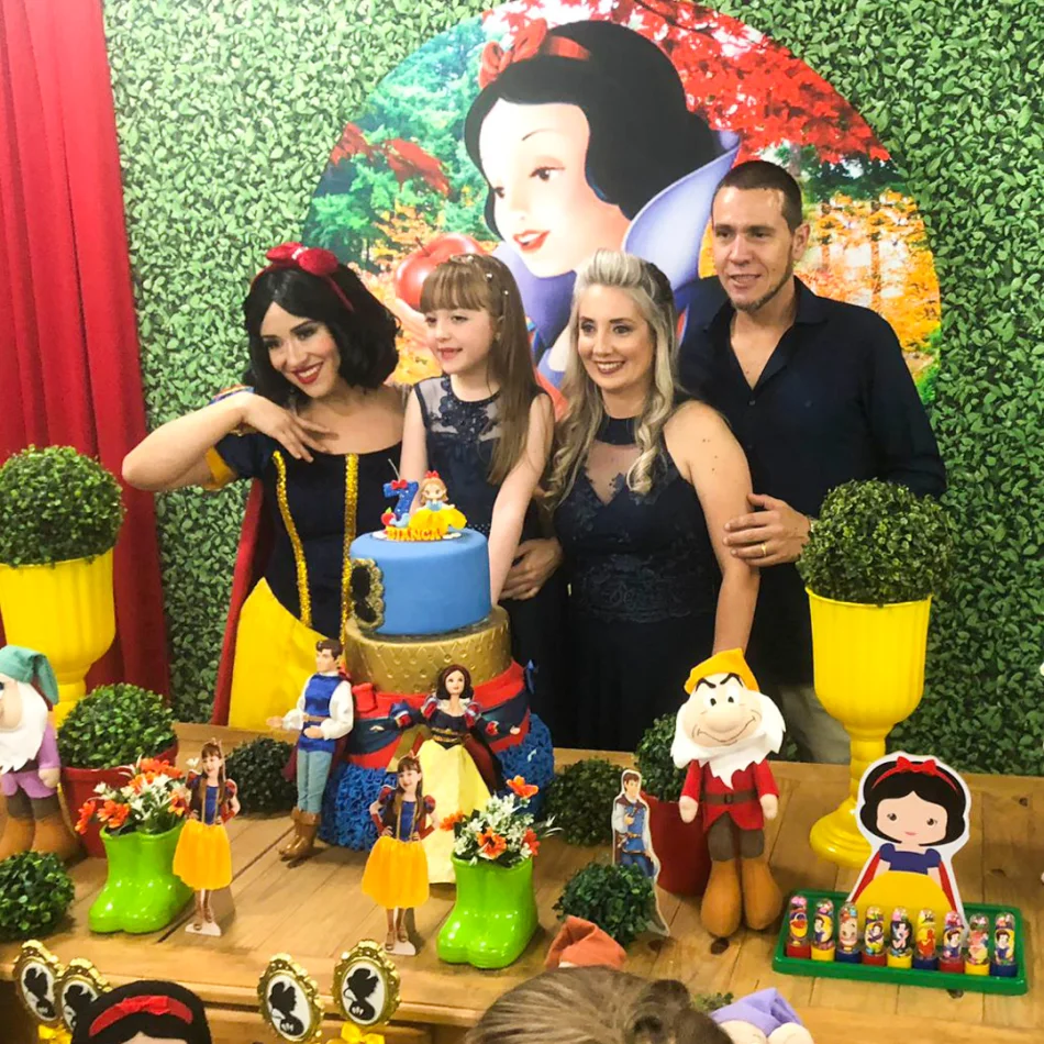 Branca de Neve e os Sete Anões em festa infantil em São Paulo com atores reais