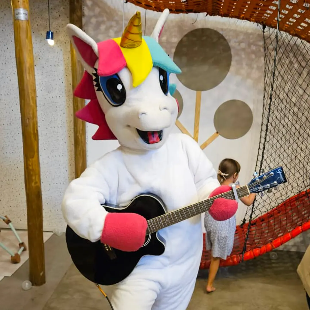Contratar Personagens Vivos para Festa Infantil em Poá com heróis encantando crianças
