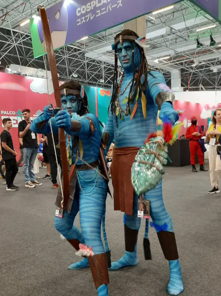 Crianças encantadas com a presença do Avatar Personagem Vivo na recepção em São Paulo Crianças encantadas com a presença do Avatar Personagem Vivo na recepção em São Paulo