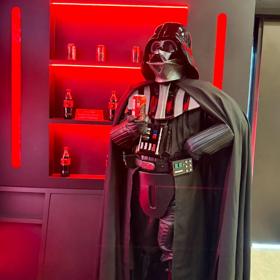 Darth Vader em apresentação ao contratar Personagens Vivos para Festa Infantil em Mairiporã