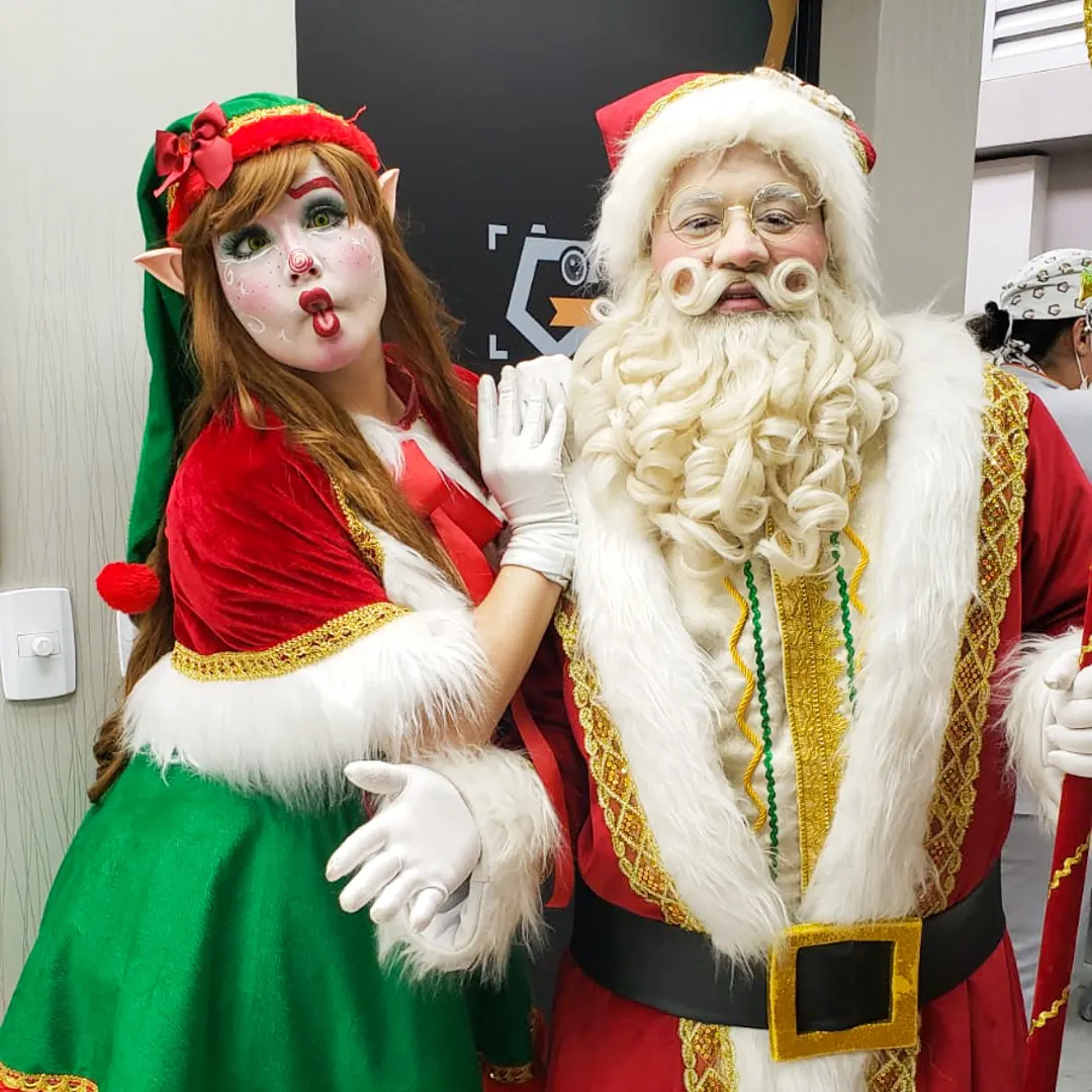 Duende Personagem Vivo animando festa infantil de Natal com crianças em SP