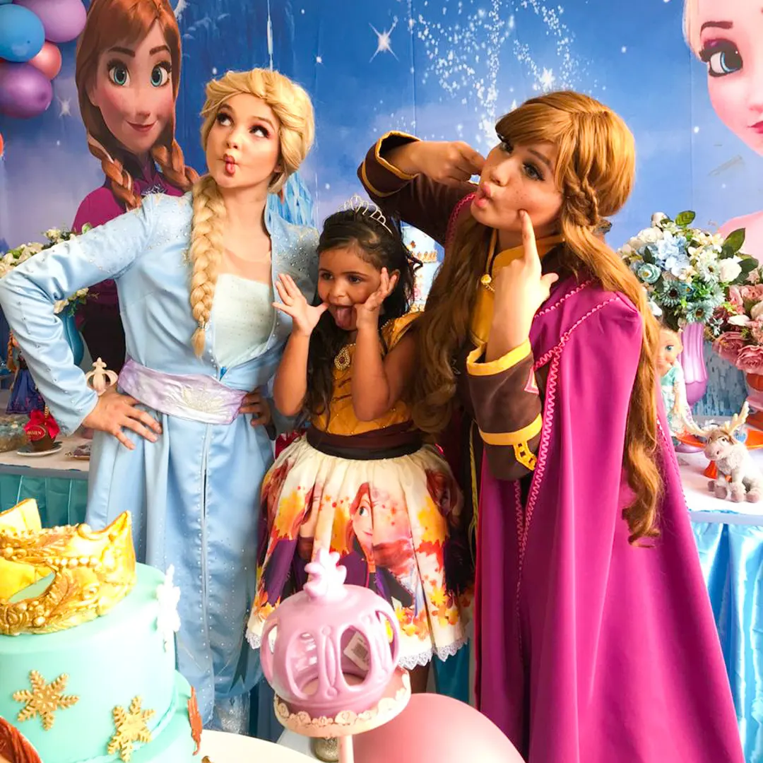Elenco de personagens vivos para festa infantil em Itu em apresentação especial