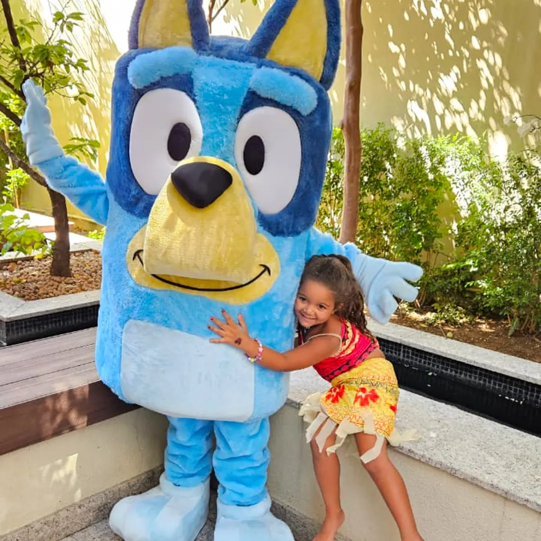 Entrada triunfal com contratar personagens vivos para festa infantil em Cotia