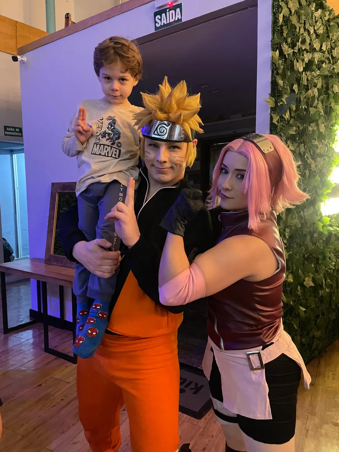 Entrada triunfal do Naruto Personagem Vivo no palco de celebração infantil em SP