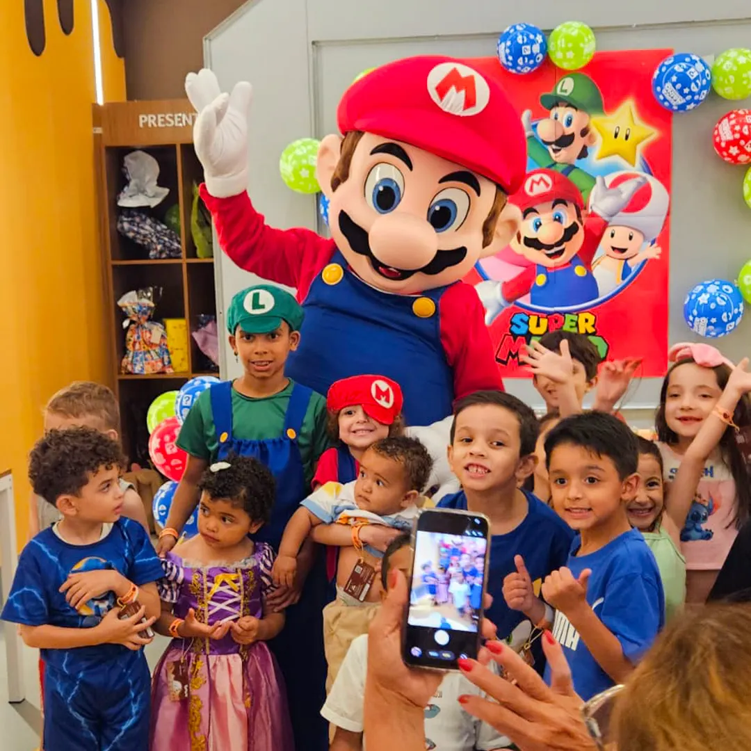 Equipe de atores e figurinos de alto padrão para festa infantil em Cotia SP