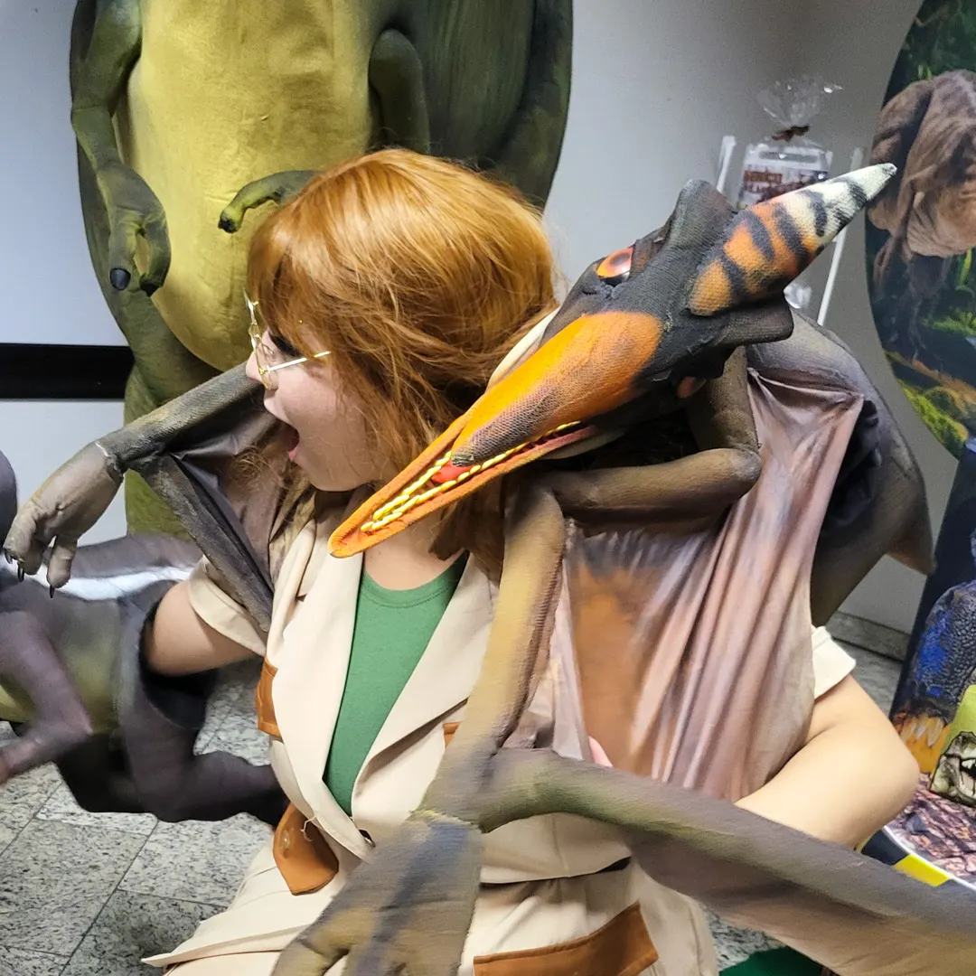 Figurino hiper-realista do Pterodáctilo Baby Personagem Vivo para festa temática