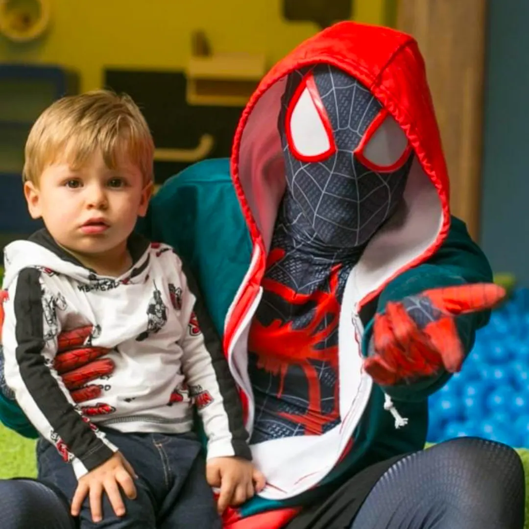 Figurino luxo de Miles Morales Personagem Vivo do Aranhaverso para evento infantil em SP