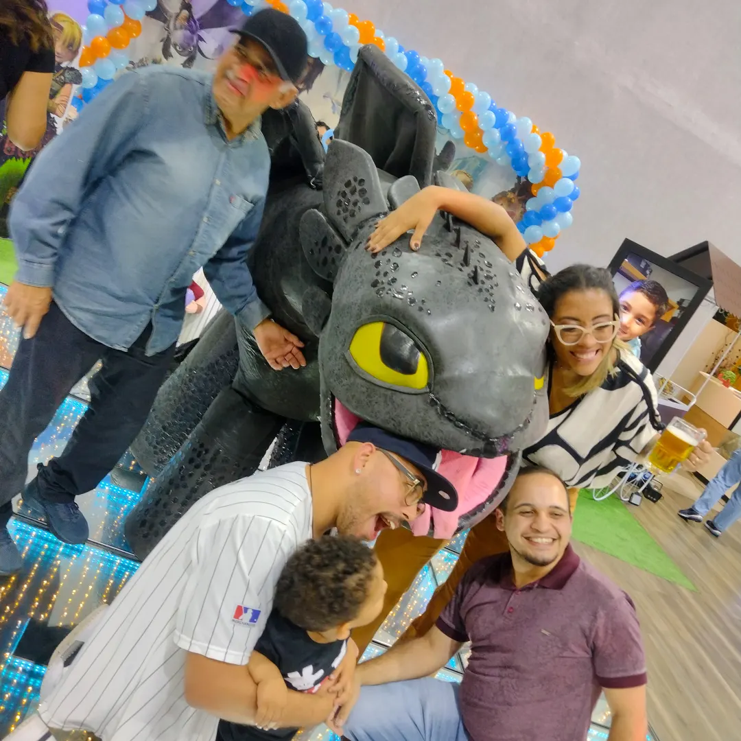 Incrível apresentação ao Contratar Personagens Vivos para Festa Infantil em Mogi das Cruzes em buffet