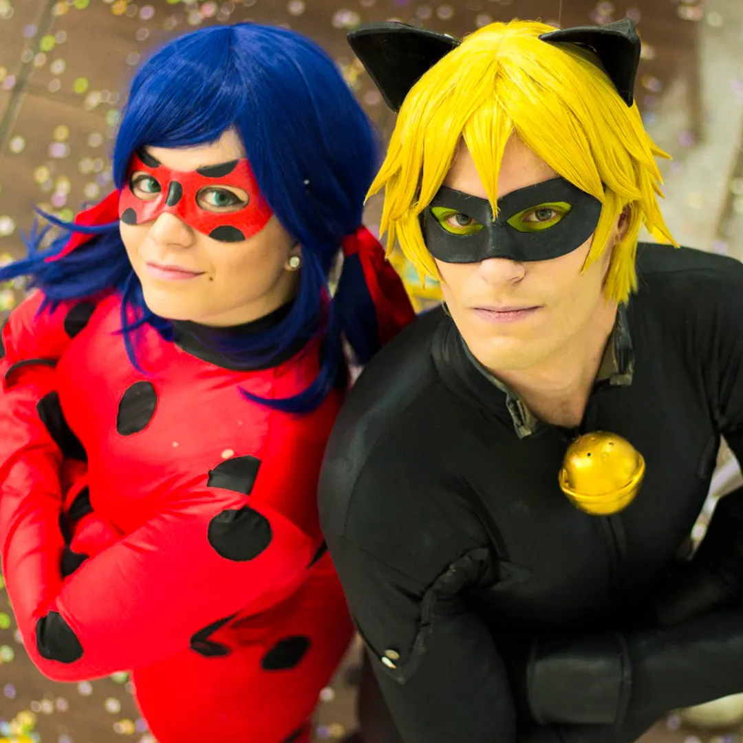 Ladybug Personagem Vivo interagindo com crianças animadas durante festa infantil em São Paulo