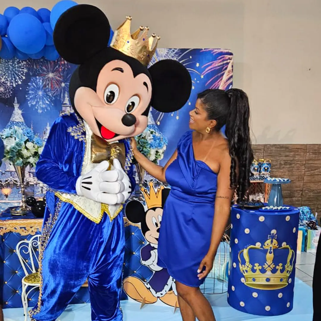 Mickey animando a pista de dança em evento no Tatuapé