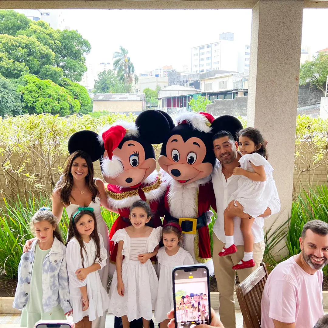 Mickey e Minnie Natalino Personagem Vivo dançando coreografia natalina em buffet