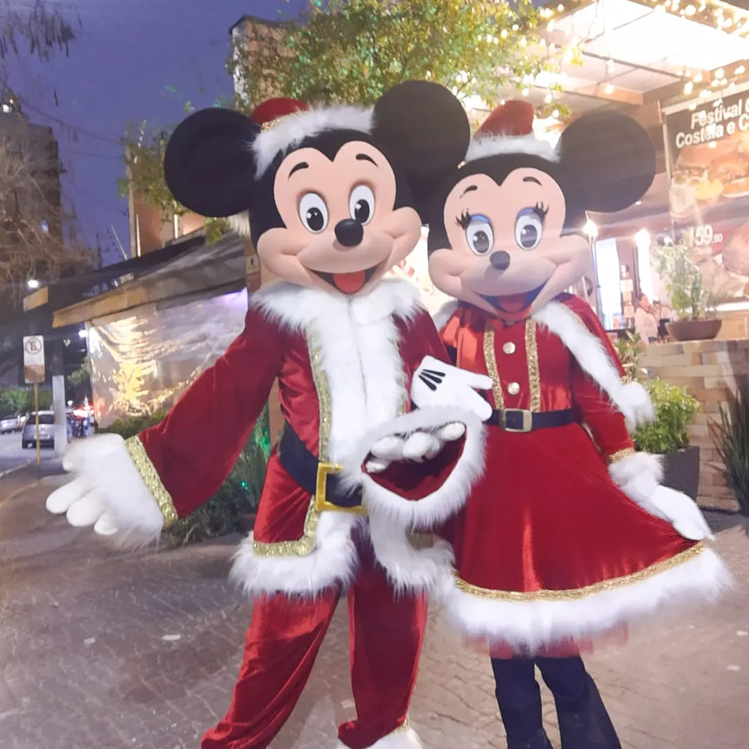 Mickey e Minnie Natalino Personagem Vivo saudando convidados em festa infantil SP