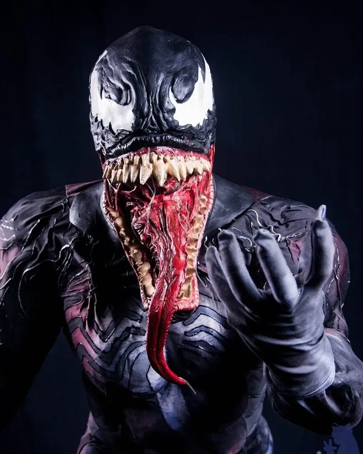 Personagem vivo Venom em festa infantil com figurino cinematográfico em São Paulo Personagem vivo Venom em festa infantil com figurino cinematográfico em São Paulo