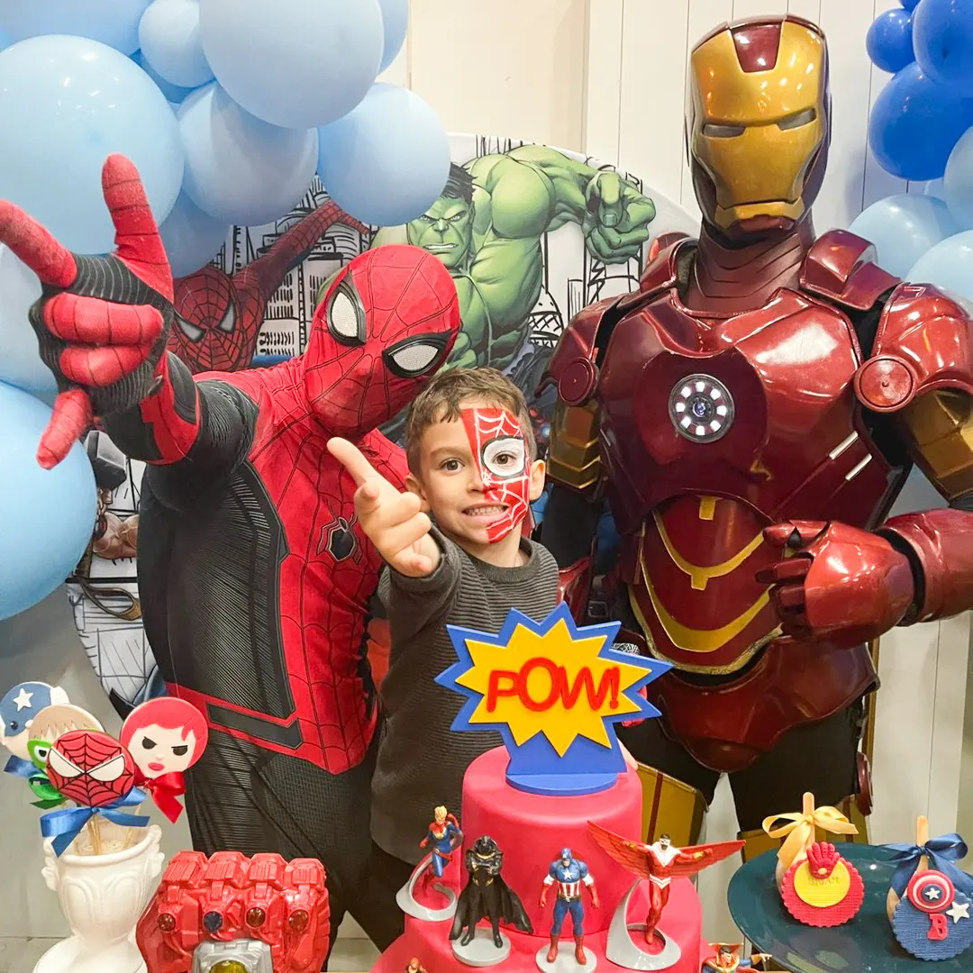Personagens vivos de heróis em São Paulo para eventos e festas infantis inesquecíveis