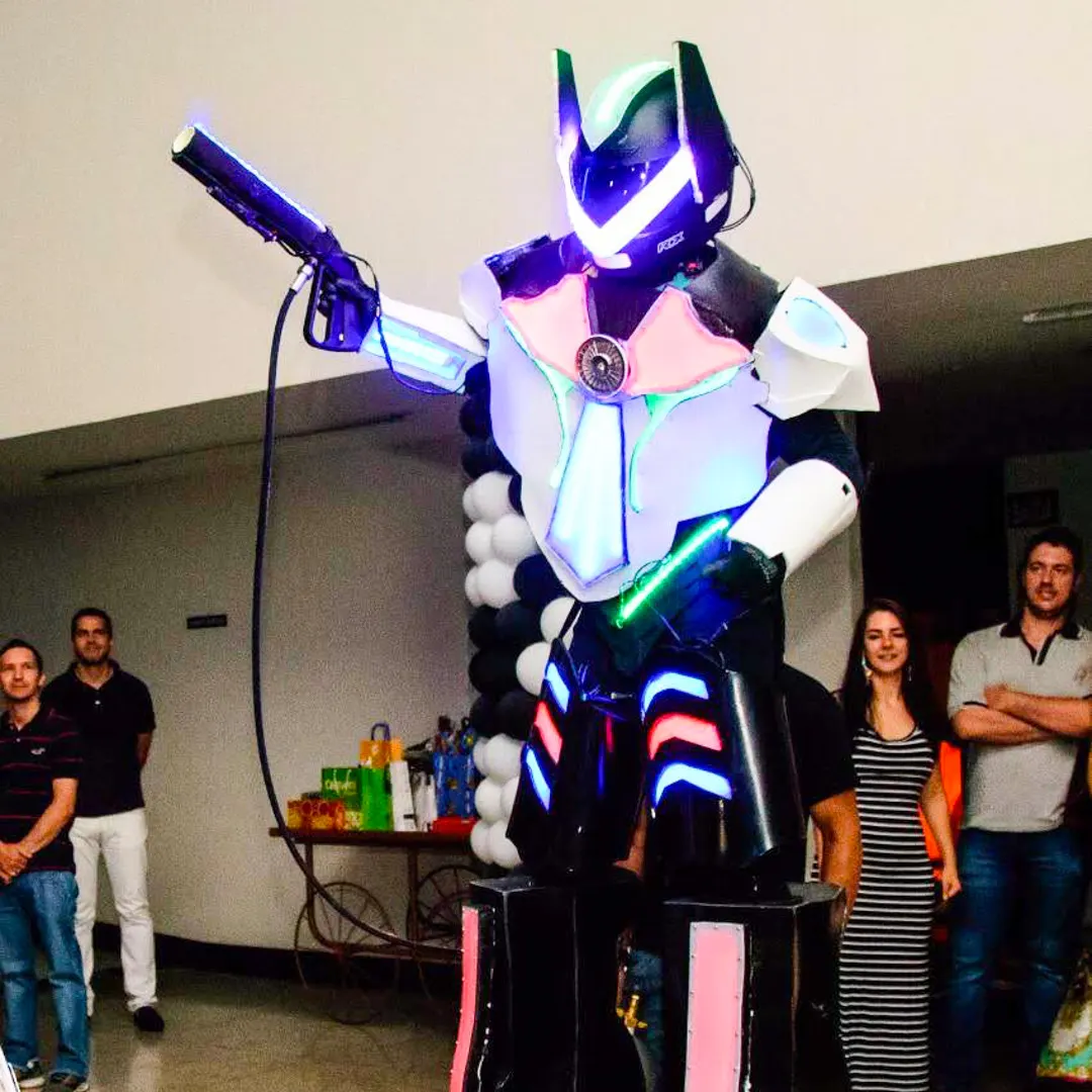 Pista de dança agitada com Robô de Led com Bazuca Personagem Vivo disparando CO2 em São Paulo Pista de dança agitada com Robô de Led com Bazuca Personagem Vivo disparando CO2 em São Paulo