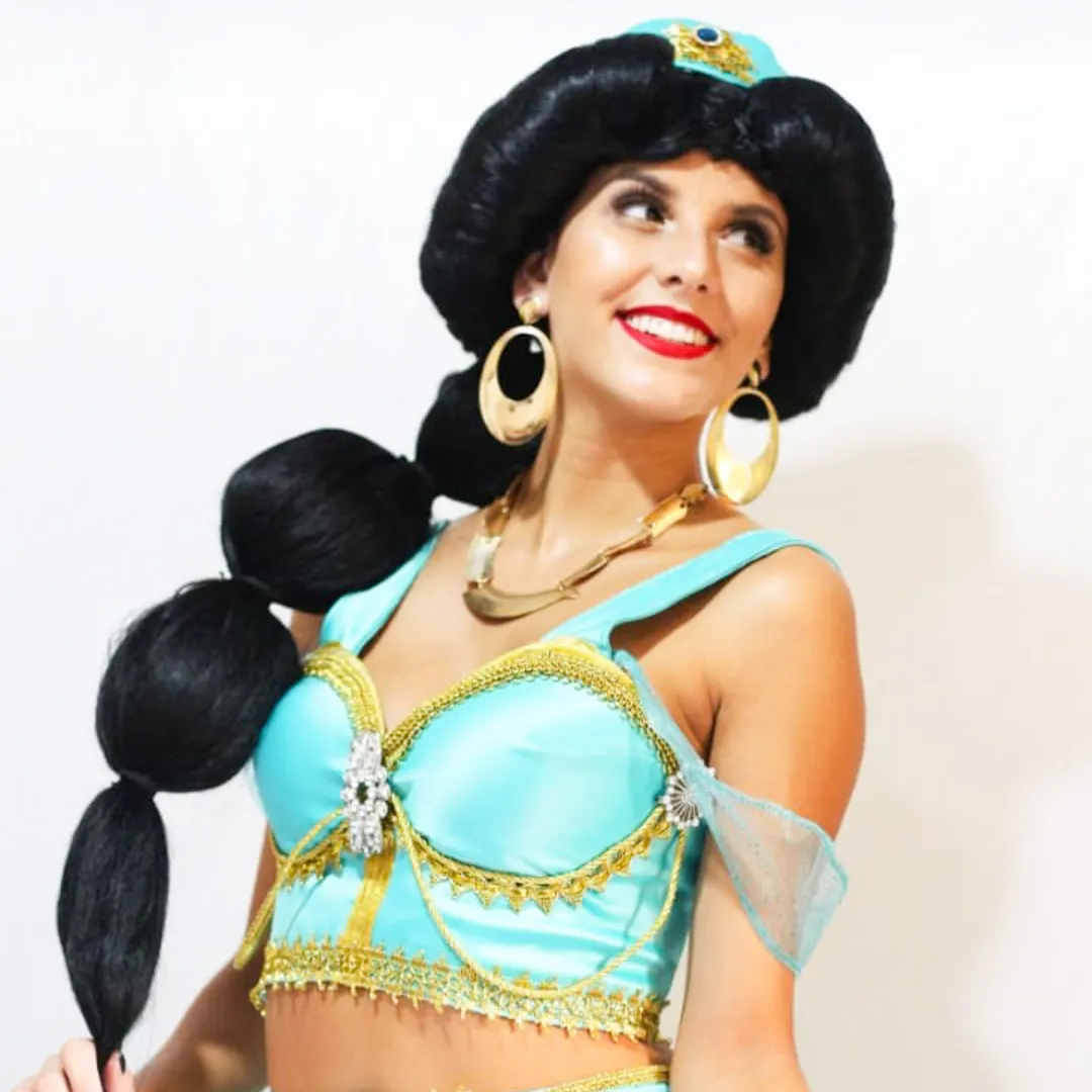Princesa Jasmine Personagem Vivo sorrindo em festa infantil temática em São Paulo