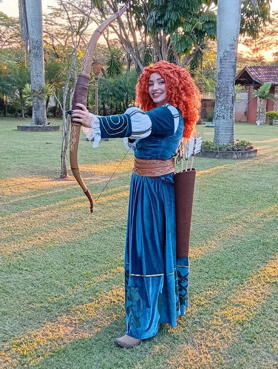 Princesa Merida Personagem Vivo com arco e flecha em festa infantil em São Paulo