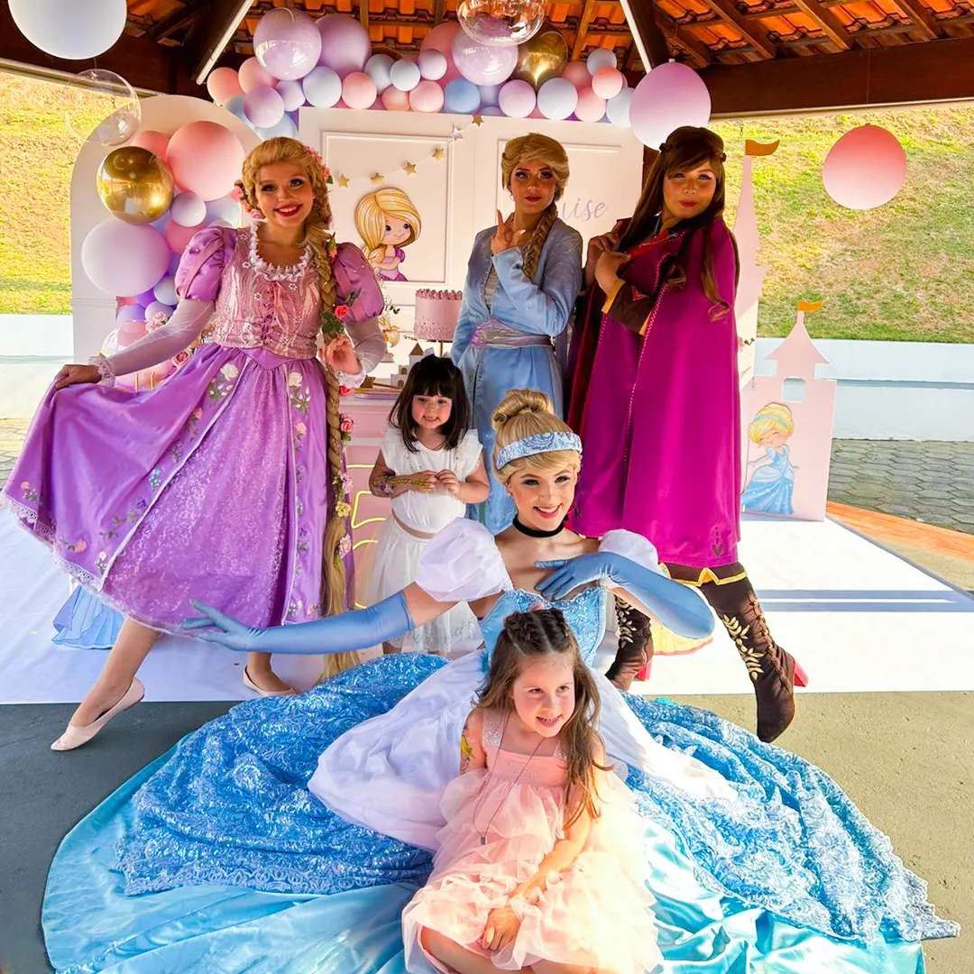 Recepcao animada de festa infantil com atracao de personagem vivo em Osasco Recepcao animada de festa infantil com atracao de personagem vivo em Osasco