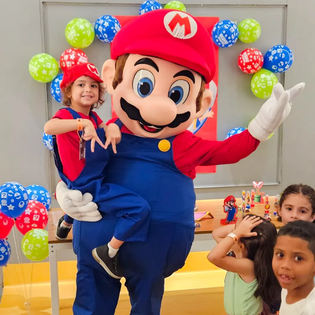 Roteiro de apresentação com recepção, brincadeiras e momento de fotos na festa.