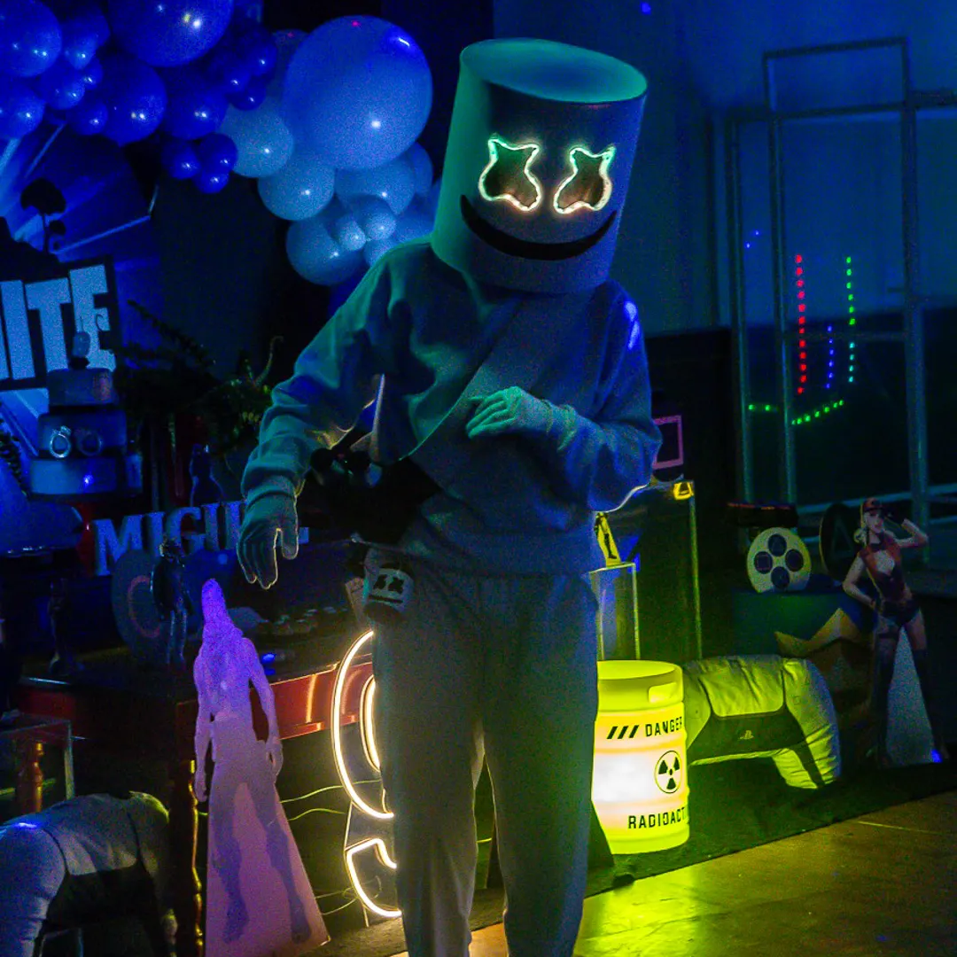 Show ao vivo com Marshmallow Fortnite da Portal Personagens Vivos para festas infantis Show ao vivo com Marshmallow Fortnite da Portal Personagens Vivos para festas infantis
