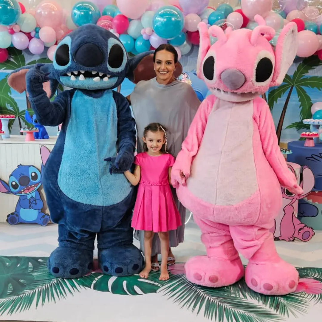 Show com personagens vivos e atrações infantis em evento na cidade de Santa Isabel