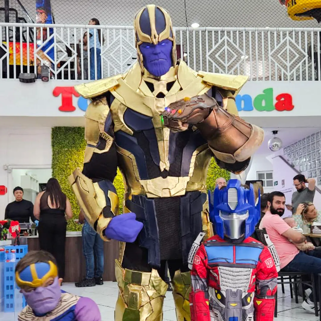 Show do Thanos para festas infantis e eventos em São Paulo com manopla Marvel Show do Thanos para festas infantis e eventos em São Paulo com manopla Marvel