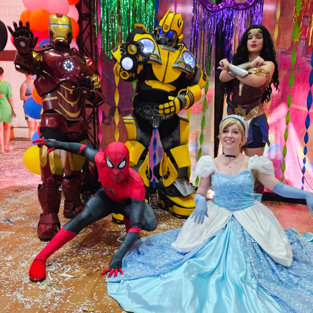 Show lúdico ao Contratar Personagens Vivos para Festa Infantil em Santo Amaro em evento