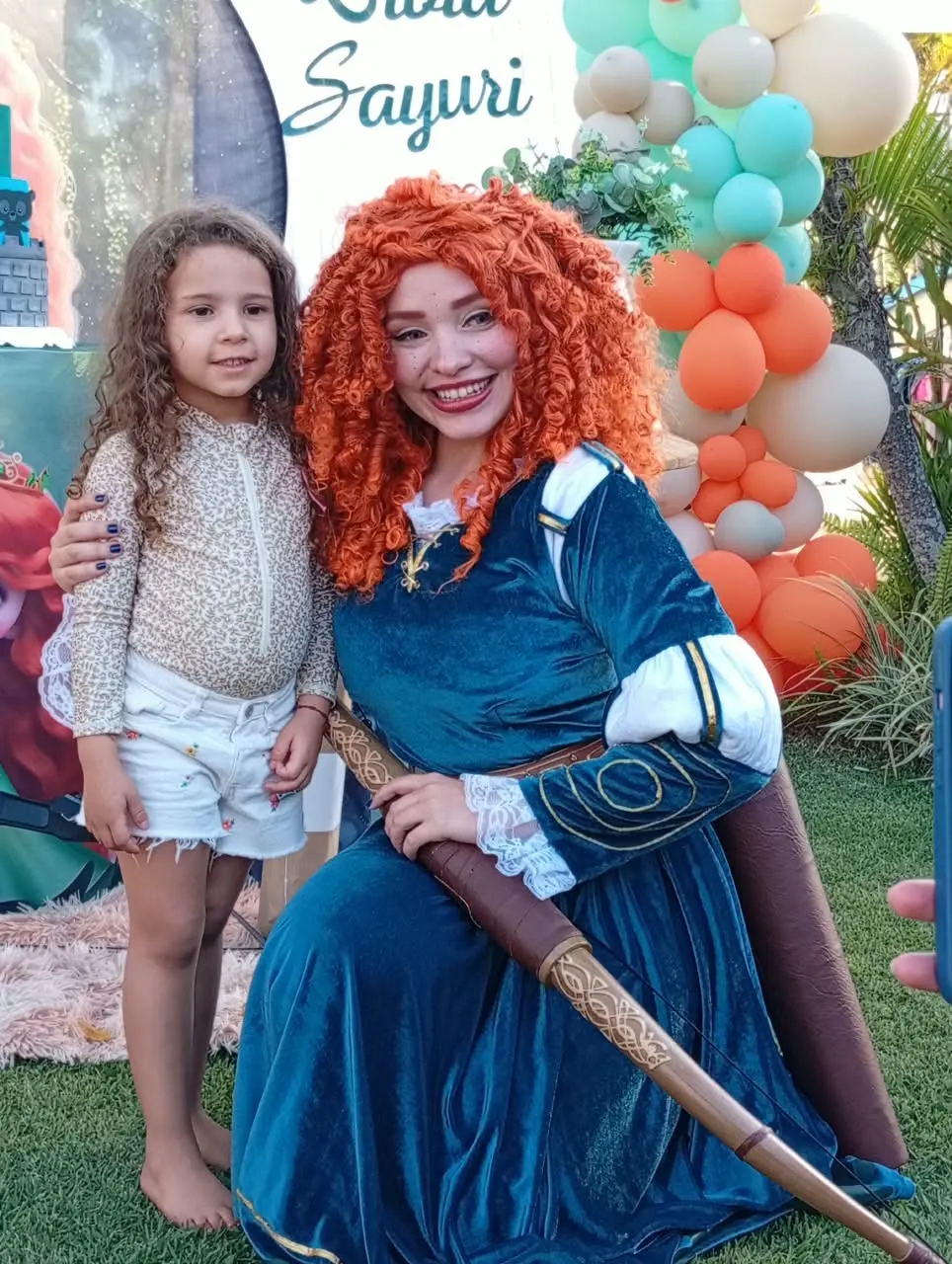 Show temático com Merida Personagem Vivo encantando convidados no aniversário SP