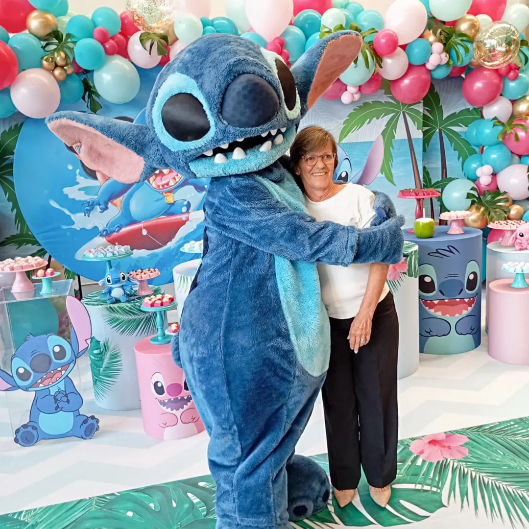 Stitch ao contratar Personagens Vivos para Festa Infantil em Vargem Grande Paulista