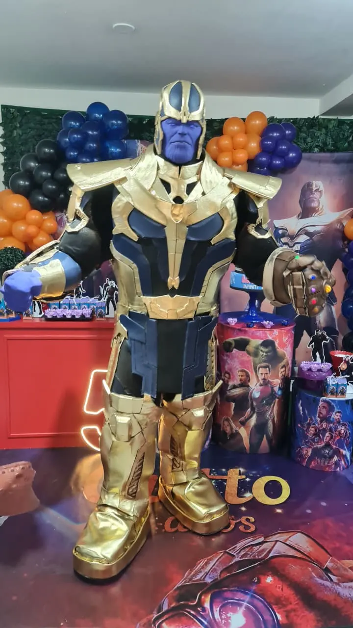 Thanos personagem vivo para festas infantis em São Paulo com figurino Marvel Thanos personagem vivo para festas infantis em São Paulo com figurino Marvel
